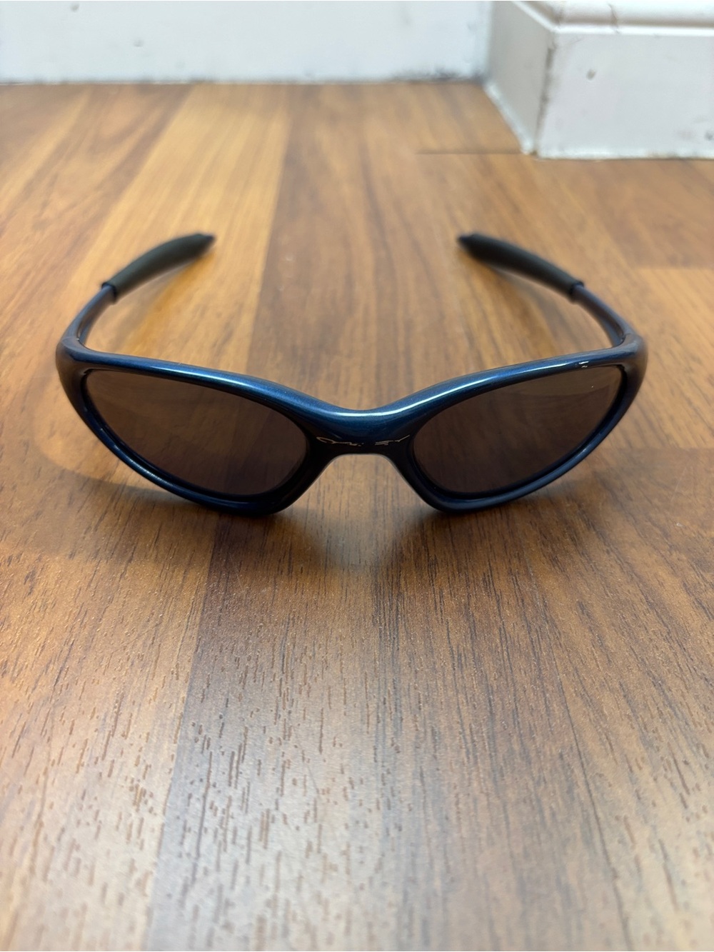 Vintage Oakley Minute 1.0 Sunglasses Metalic Blue Wrap Black Iridum